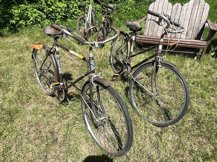 #3300-•-(2)-vintage-his-and-hers-bikes-image-4