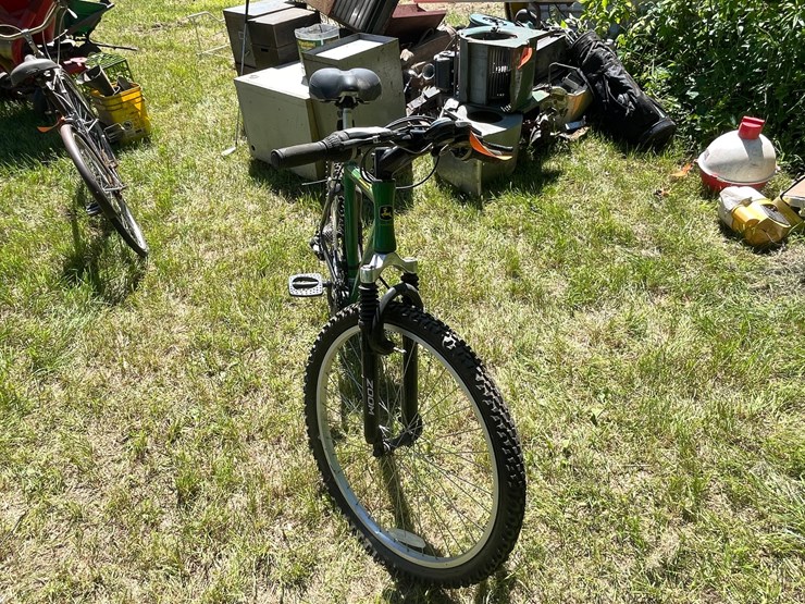 #3301-•-john-deere-aluminum-adventure-ats-bike-image-2