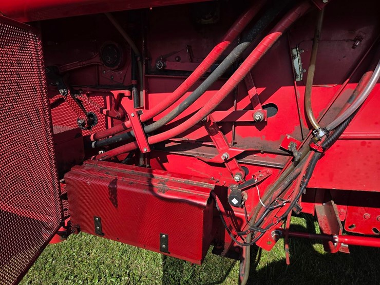 cih-2388-axial-flow-combine-image-33
