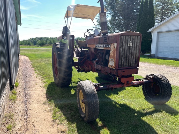 #1020-•-farmall-656-gas-tractor-(augusta,-wi)-image-3