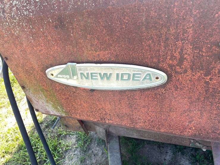 #1034-•-new-idea-manure-spreader-image-20