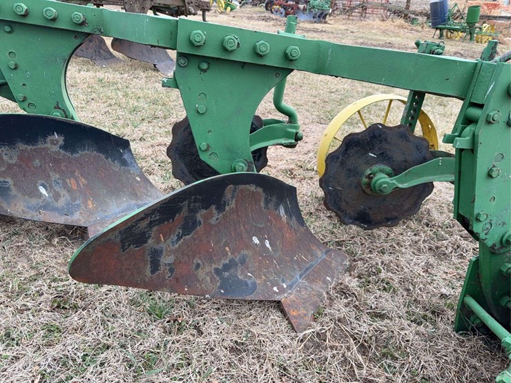 john-deere-three-point-three-bottom-plow-image-11