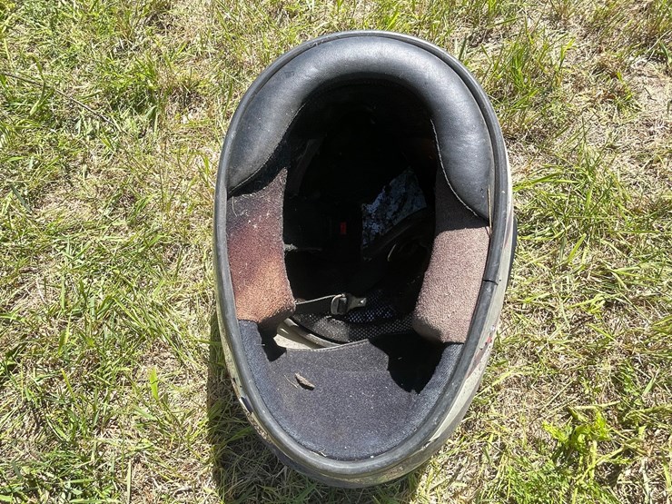 #3234-•-(2)-helmets-image-11