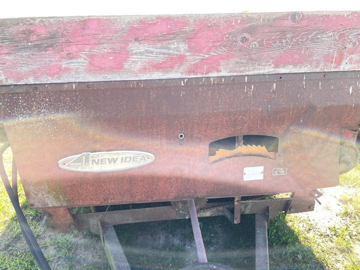 #1034-•-new-idea-manure-spreader-image-15