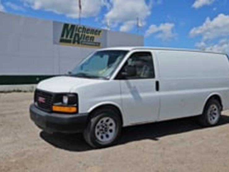 2014-gmc-savana-cargo-van-image-5