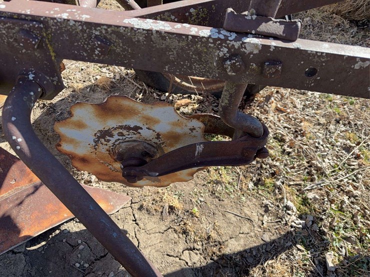 john-deere-pull-type-no.-44-two-bottom-plow-image-18