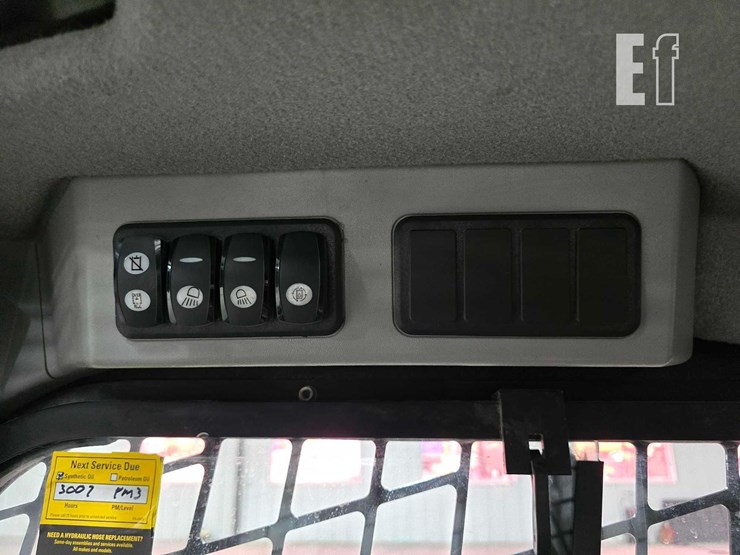 2014-caterpillar-272d-image-18