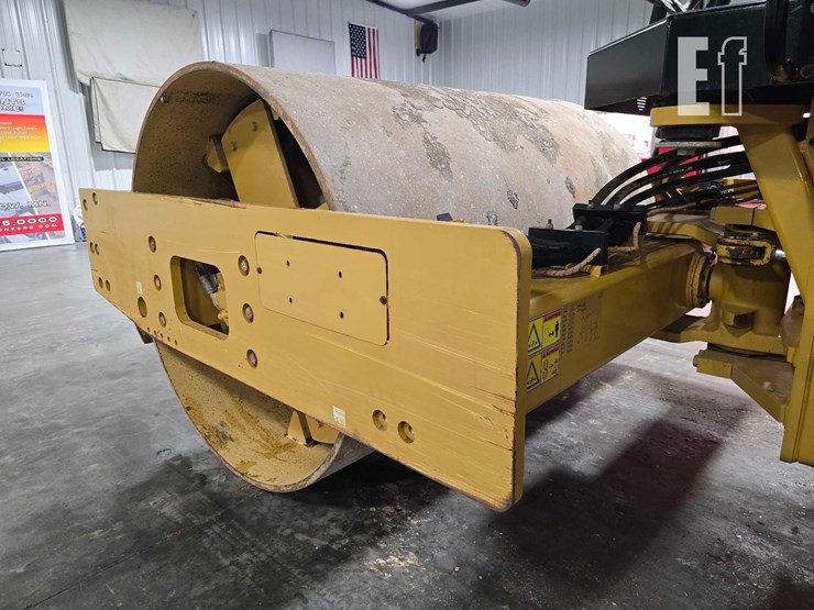 2016-caterpillar-cs56b-image-12