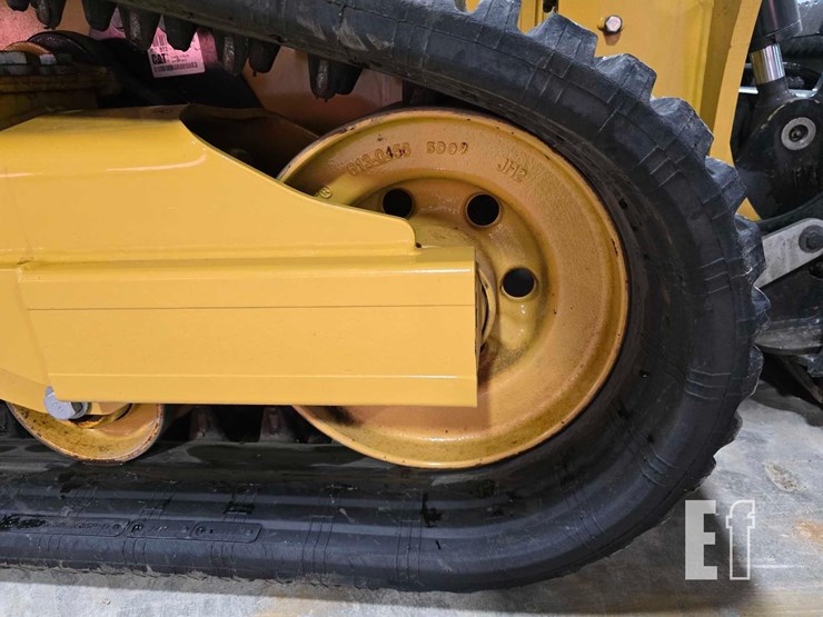 2025-caterpillar-255-image-34