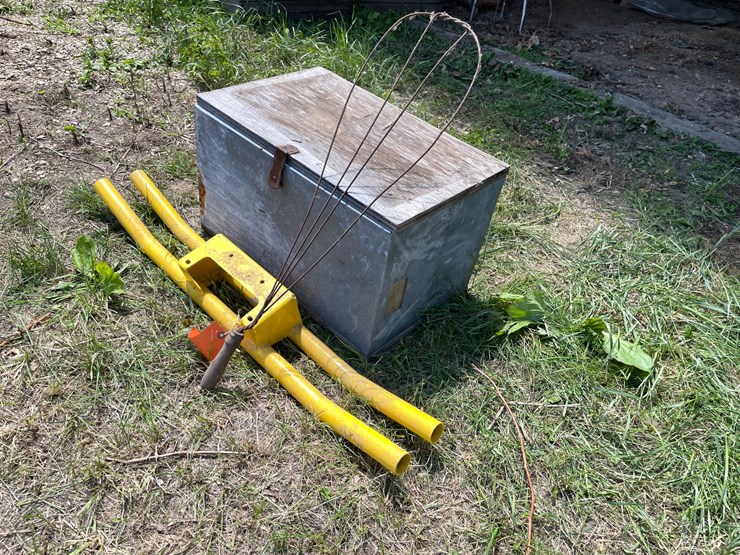 #3323-•-cub-cadet-lawn-tractor-brush-guard,-rug-beater,-and-metal-storage-box-image-2