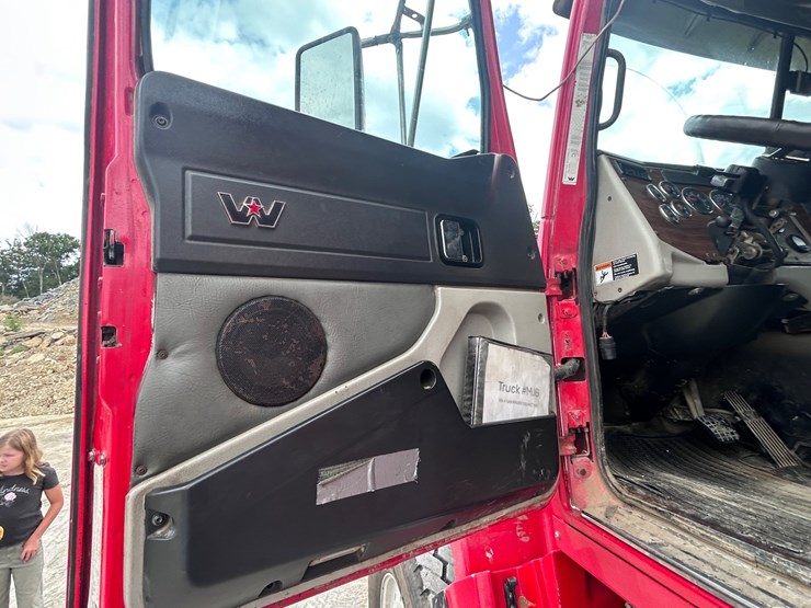 2016-western-star-4700-image-29
