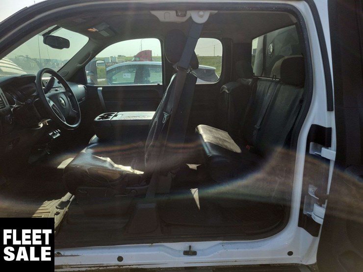 2013-chevrolet-silverado-3500hd-lt-image-25