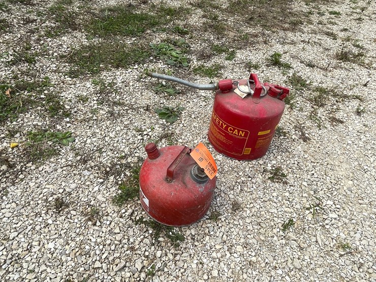 #3345-•-(2)-metal-gas-cans-image-7