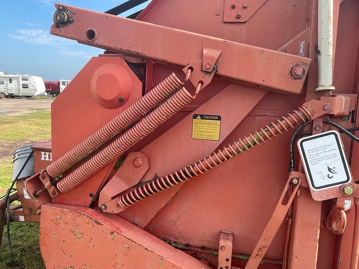 hesston-5500-image-13