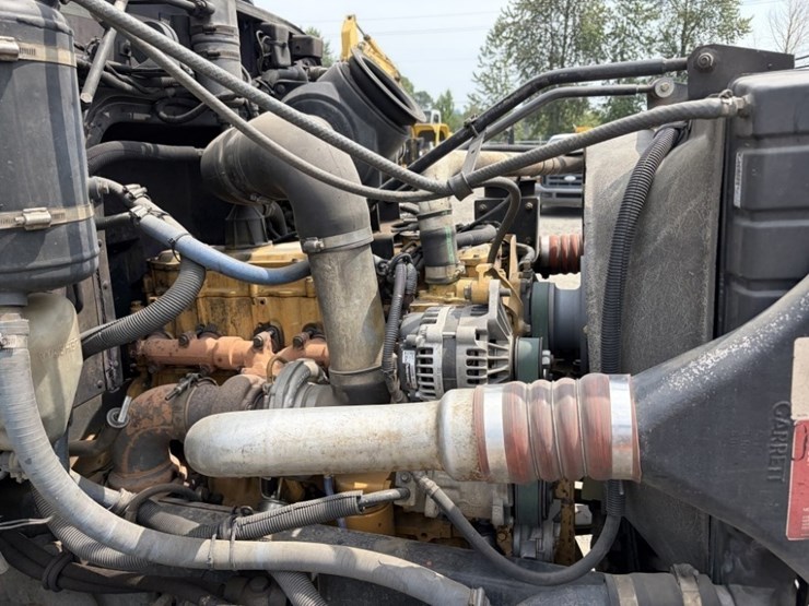 2000-peterbilt-330-image-11