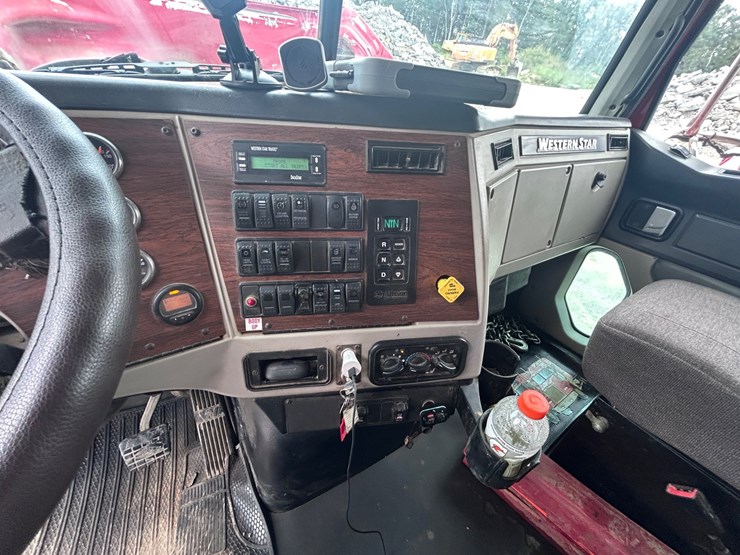 2016-western-star-4700-image-37