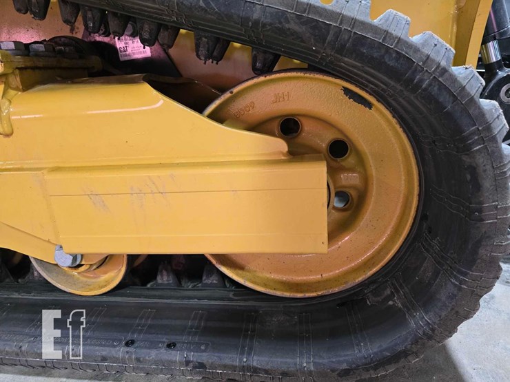 2025-caterpillar-255-image-33