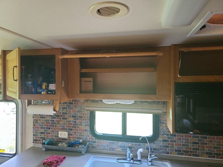 2003-fleetwood-bounder-39z-class-a-motorhome-on-freightliner-chassis-image-23