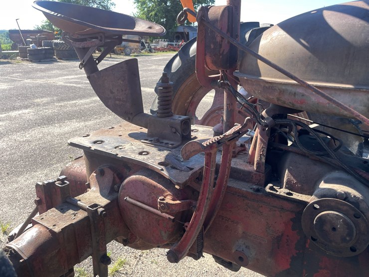 #1021-•-farmall-h-tractor-image-14