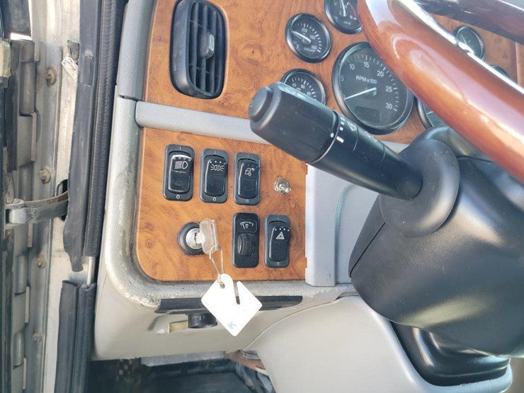 2006-peterbilt-379-image-41