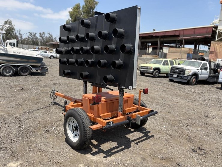 2013-vermac-arrow-board-trailer-image-3