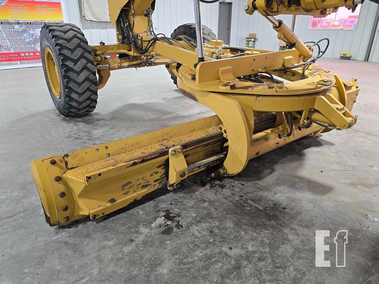 2010-caterpillar-120m-image-12