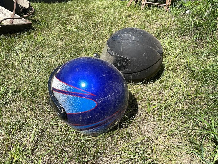 #3234-•-(2)-helmets-image-7