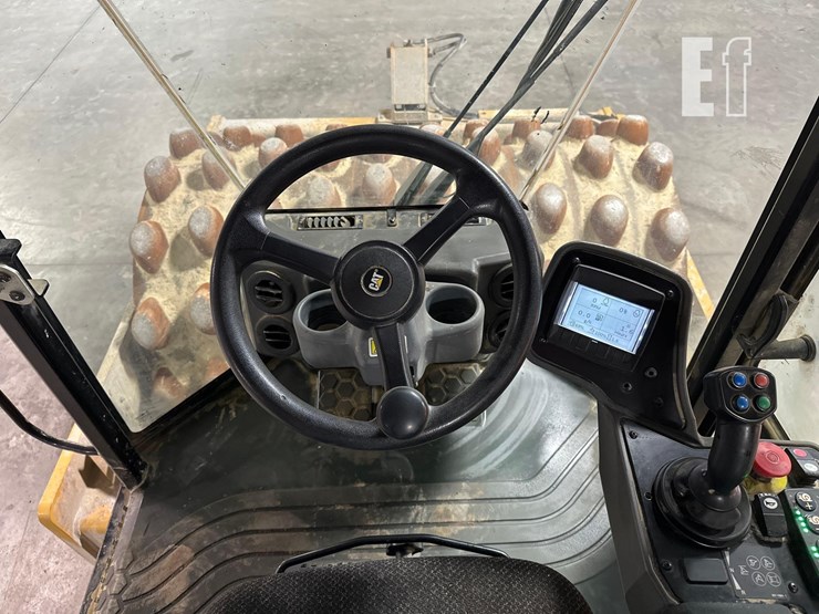 2019-caterpillar-cp56b-image-16