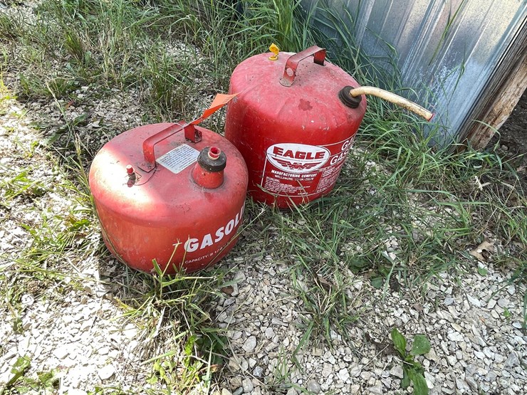 #3346-•-(2)-metal-gas-cans-image-3