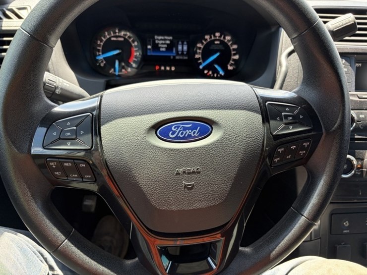 2017-ford-explorer-image-29