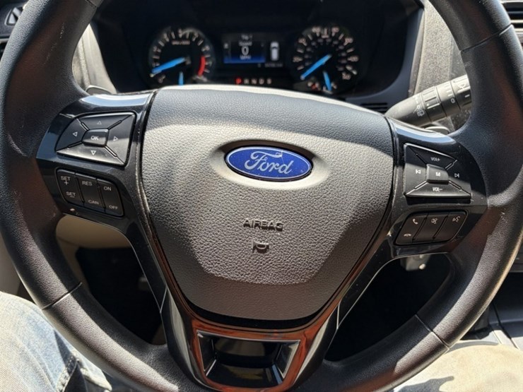 2017-ford-explorer-image-29