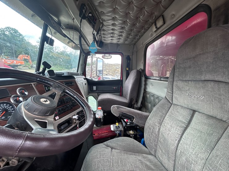 2016-western-star-4700-image-31
