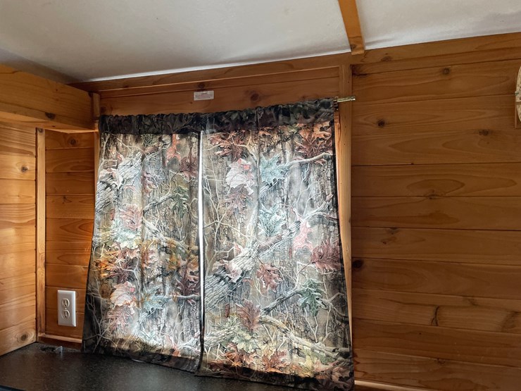 #5814-•-2012-ice-castle-ml-edition-ice-house-(sells-with-paperwork-to-obtain-title)-image-45