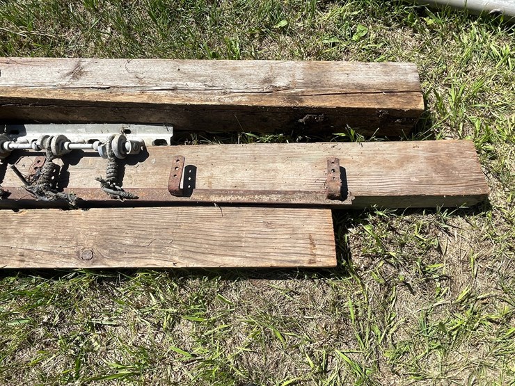 #3226-•-barn-beams-with-door-track-image-9