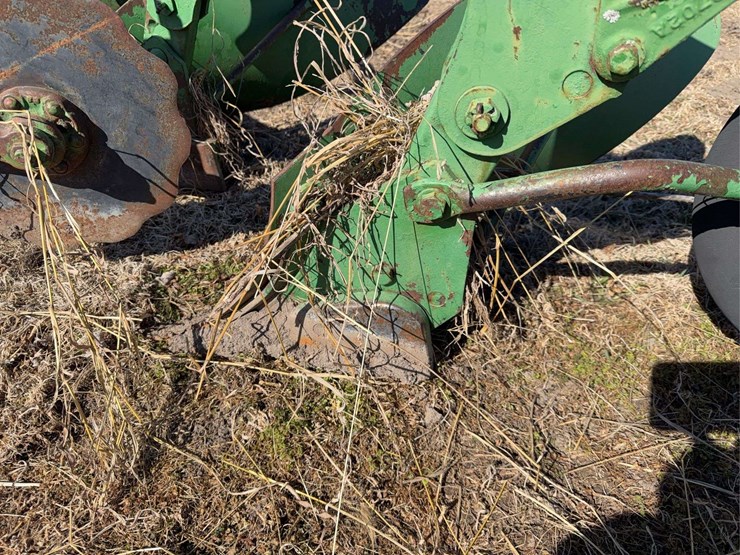 john-deere-three-point-four-bottom-plow-image-23