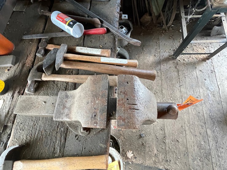 #2335-•-columbian-bench-vise-image-5