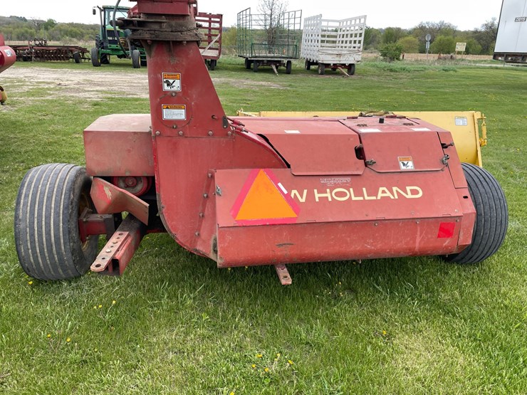 #1033-•-hew-holland-790-chopper-with-hay-head-image-6