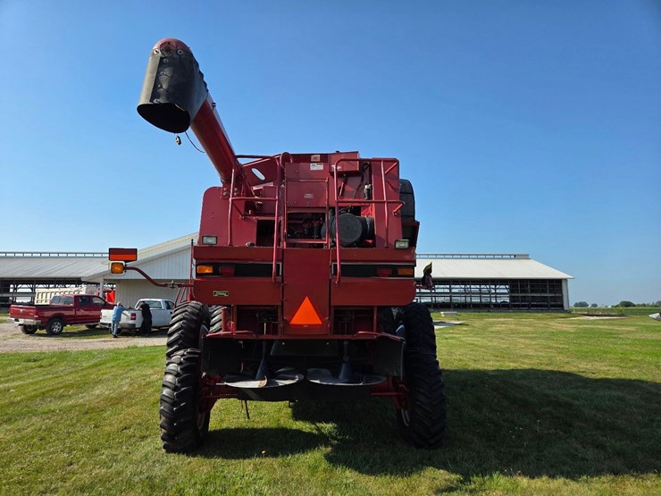 cih-2388-axial-flow-combine-image-41