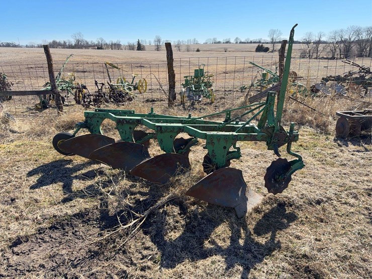 john-deere-three-point-four-bottom-plow-image-7