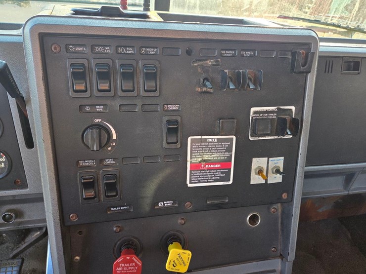 1999-mack-ch613-image-53