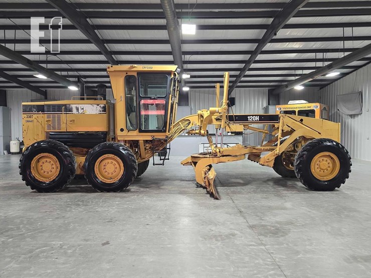 2004-caterpillar-120h-image-6