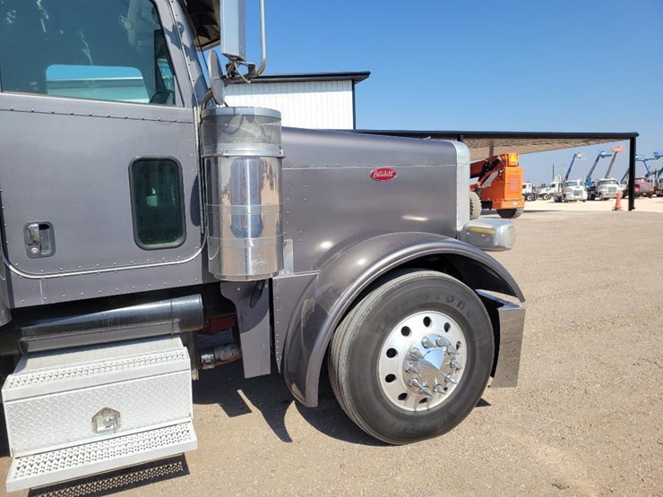 2006-peterbilt-379-image-26