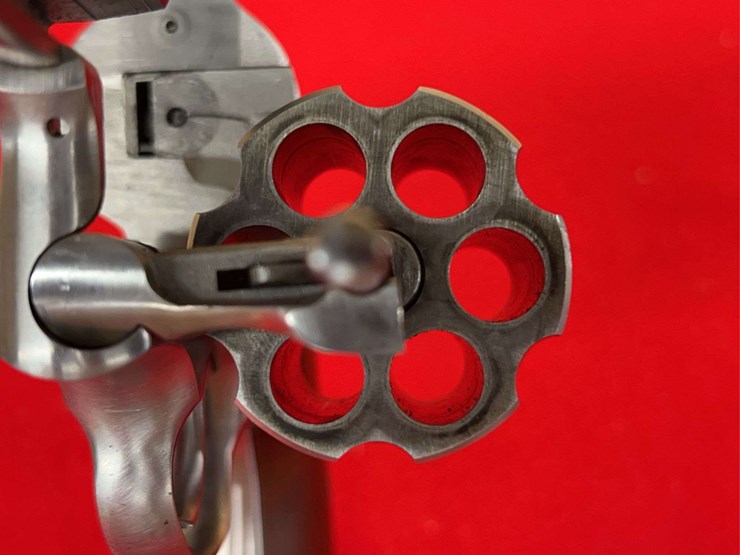 ruger-redhawk-.44-magnum-da-revolver-image-11
