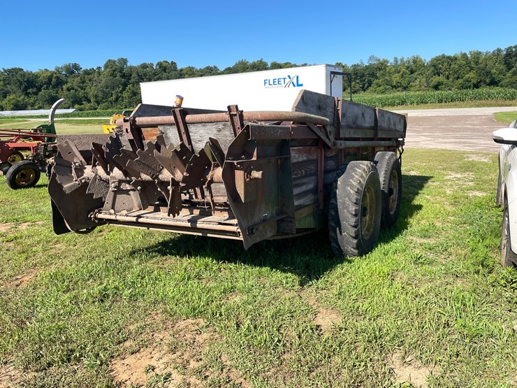 #1034-•-new-idea-manure-spreader-image-4