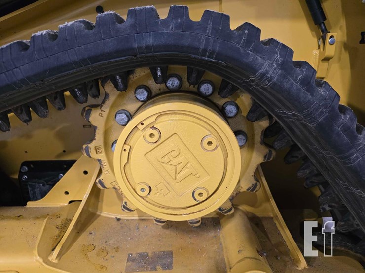 2025-caterpillar-255-image-27