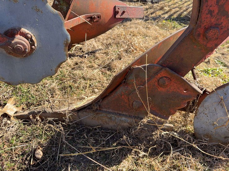 john-deere-three-point-two-bottom-plow-image-17