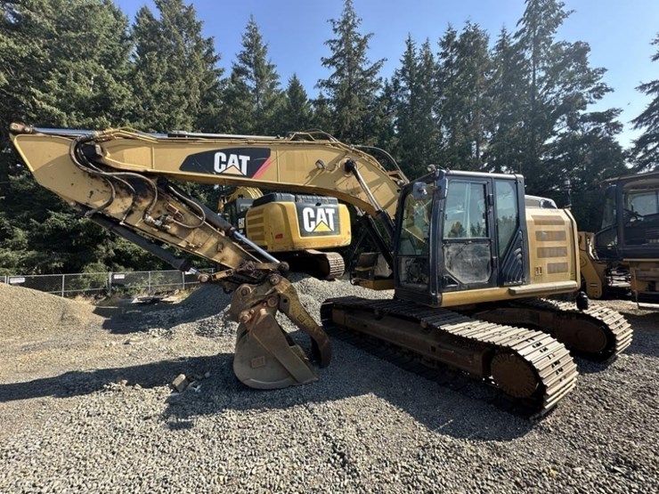 2014-caterpillar-320-image-2