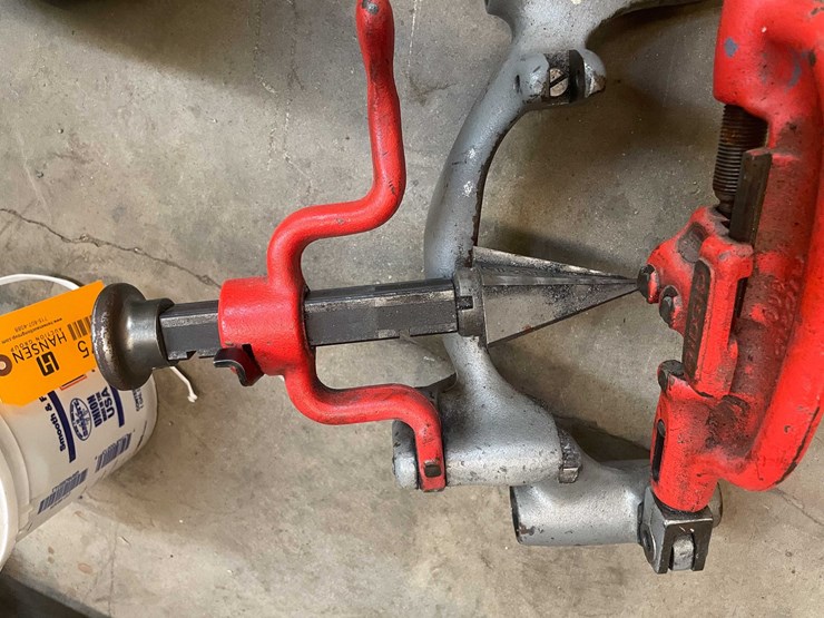 #4074-•-ridgid-860-pipe-cutter-and-reamer-image-2