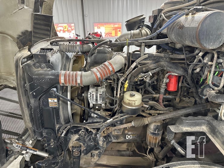 2012-peterbilt-587-image-26