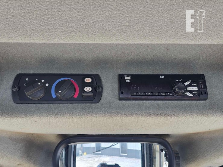 2018-caterpillar-d6t-lgp-image-22